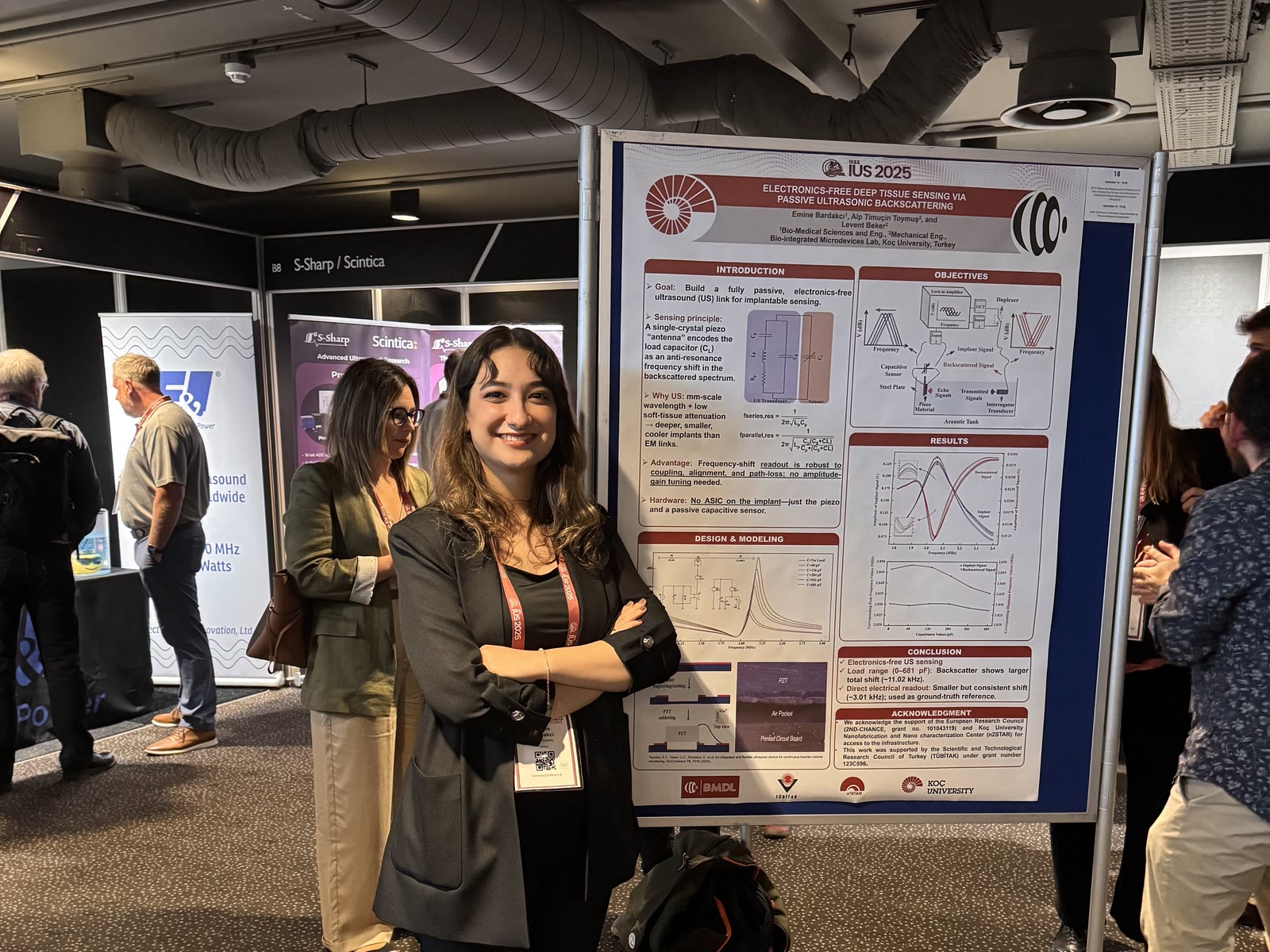 Emine Bardakçı beside her electronics-free deep-tissue sensing poster at IEEE IUS 2025